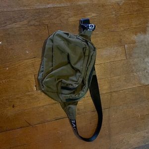 Baggu green Fanny pack army green